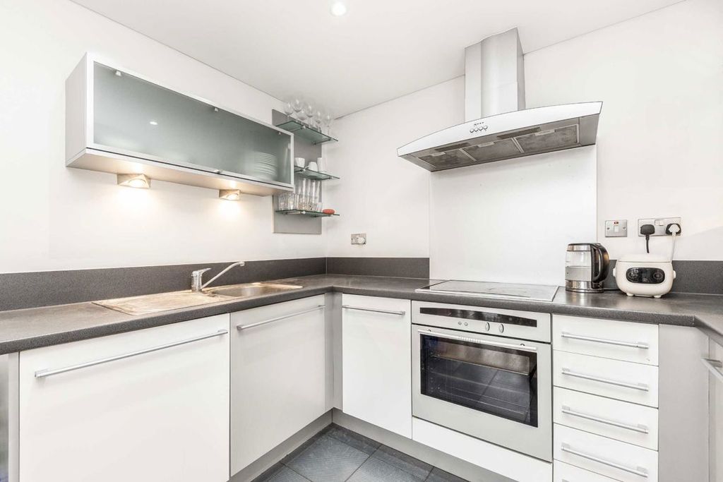 Property photo 3 of 4