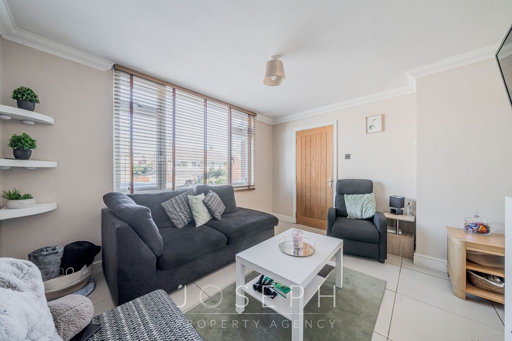 Property photo 3 of 23