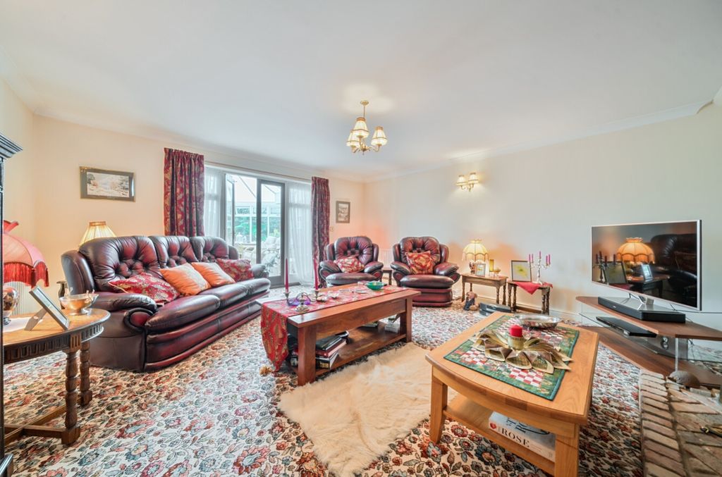Property photo 2 of 29 1453219-20-69Fb974E66270-Arw-1