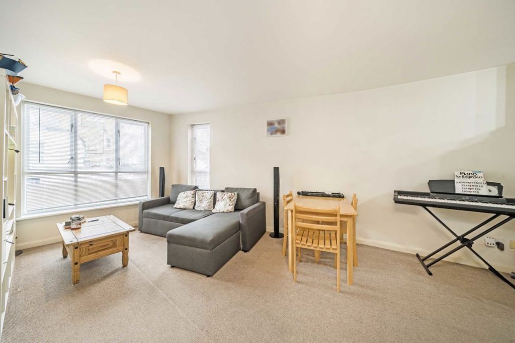 Property photo 2 of 6