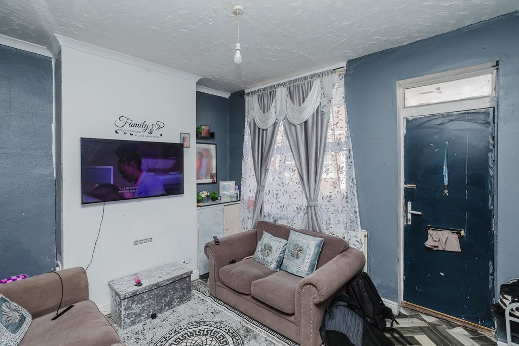 Property photo 2 of 20