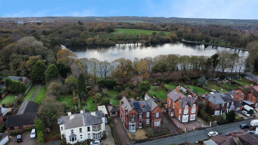 Property photo 1 of 32 Laurel Road, For Sale