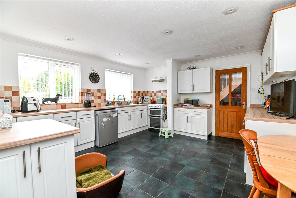 Property photo 2 of 15 Picture No. 04