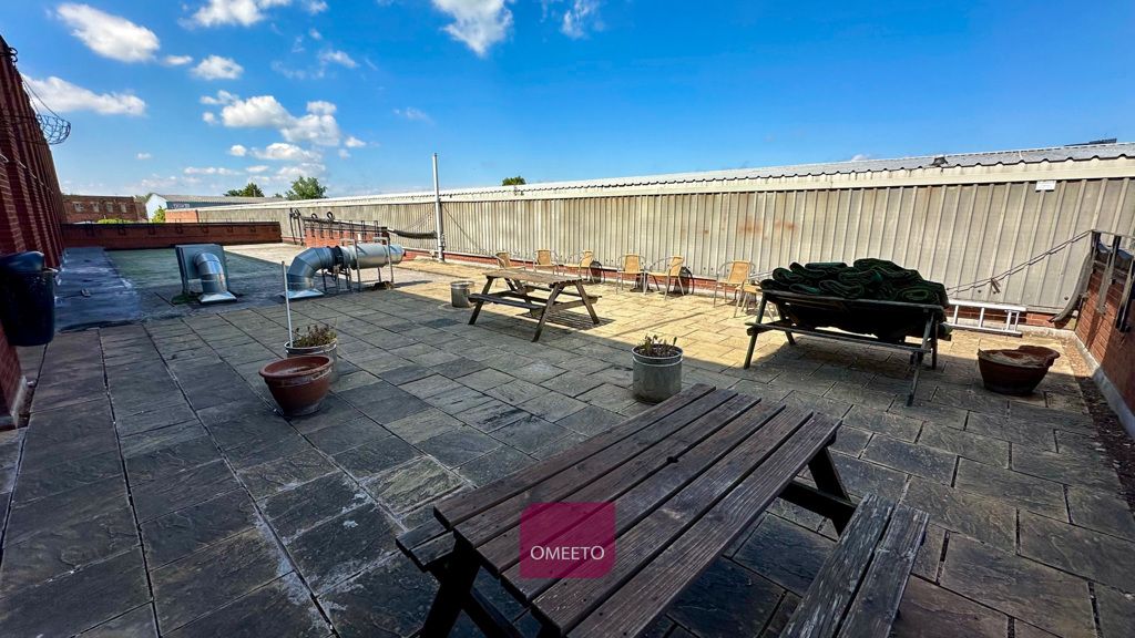 Property photo 2 of 6 Outdoor Seating