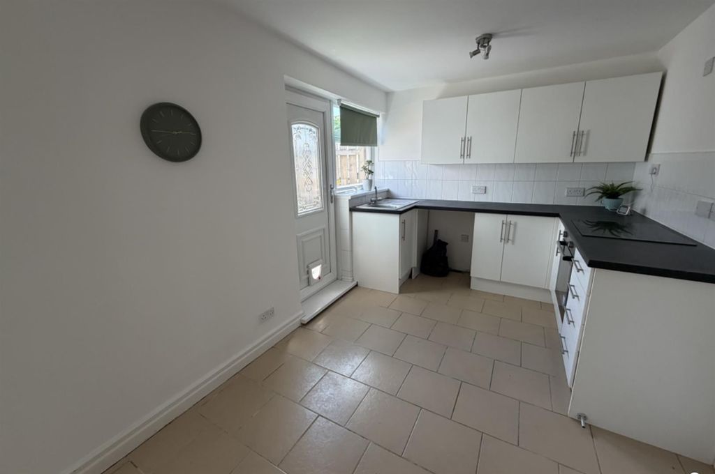 Property photo 3 of 9 Kitchen Diner