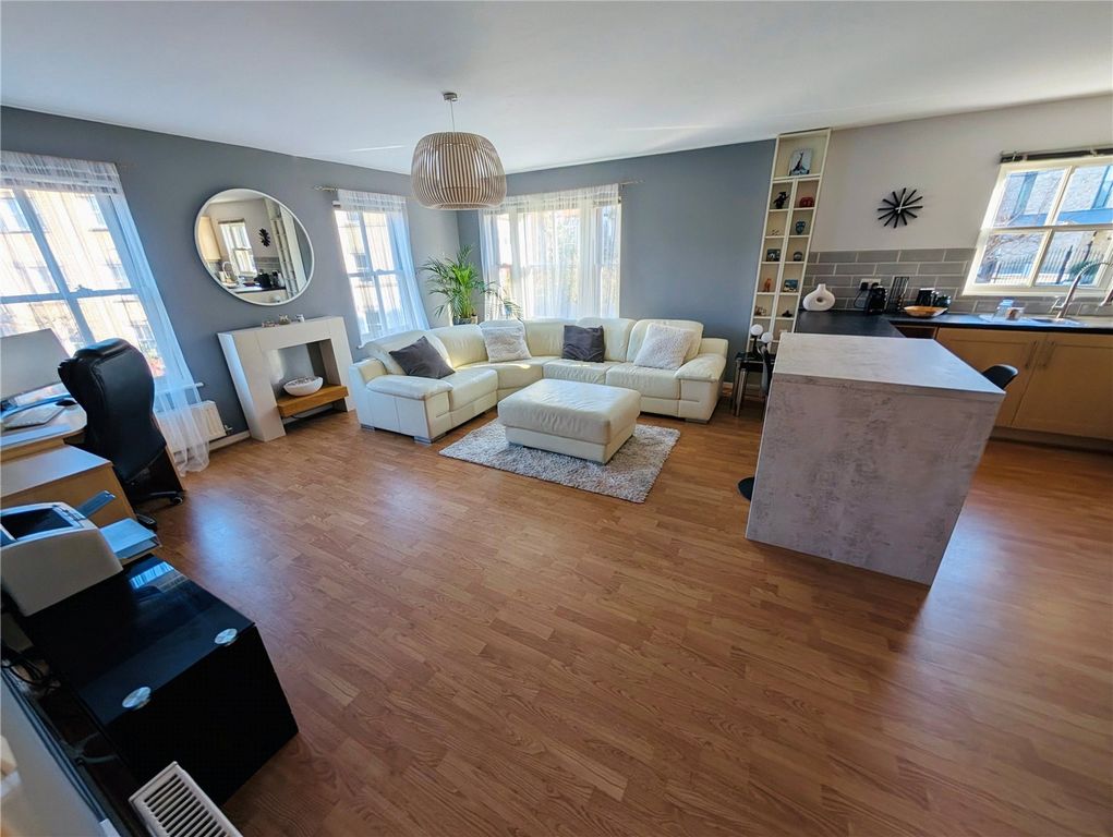 Property photo 3 of 12 Lounge/Kitchen