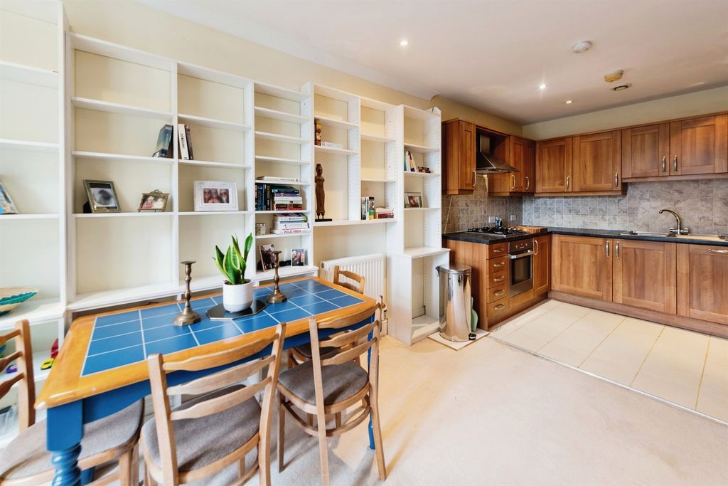 Additional image 6 of 1 bed flat for saleThe Square, Petersfield GU32