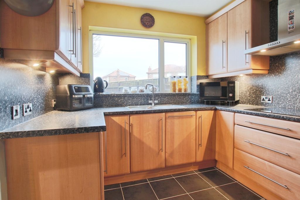 Property photo 2 of 15 4795665