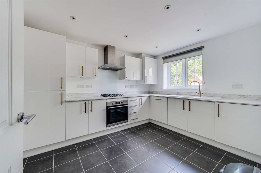 Property photo 2 of 19 Kitchen