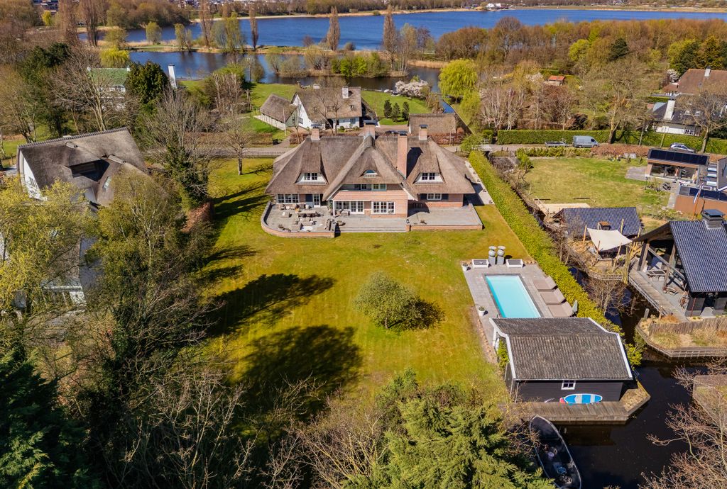 Property photo 2 of 81