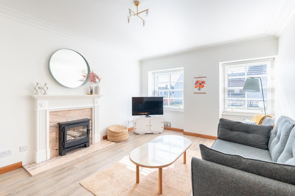 Property photo 3 of 24 Cup1460Seg Living Room.Jpg