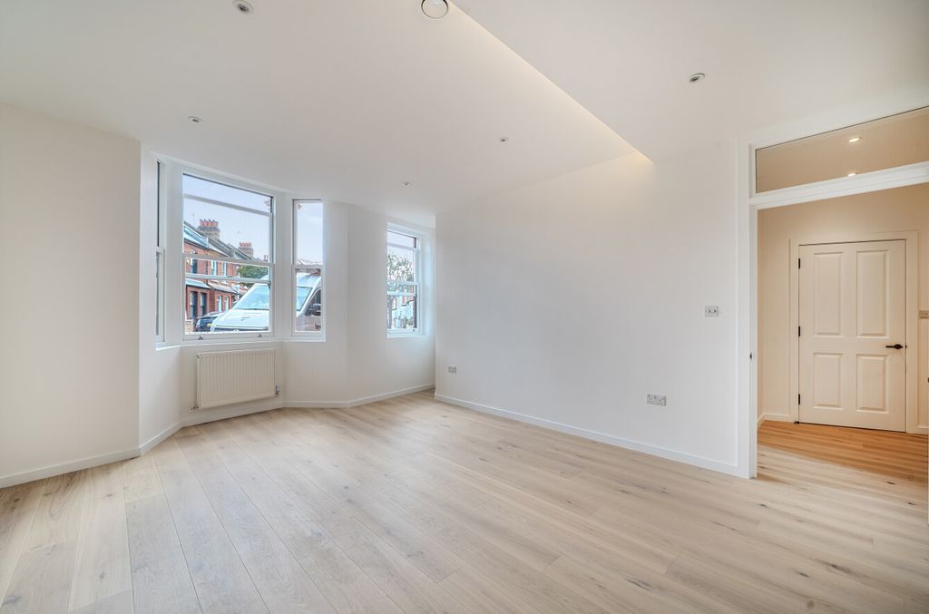 Property photo 2 of 14 1354789-1-68c2B18...