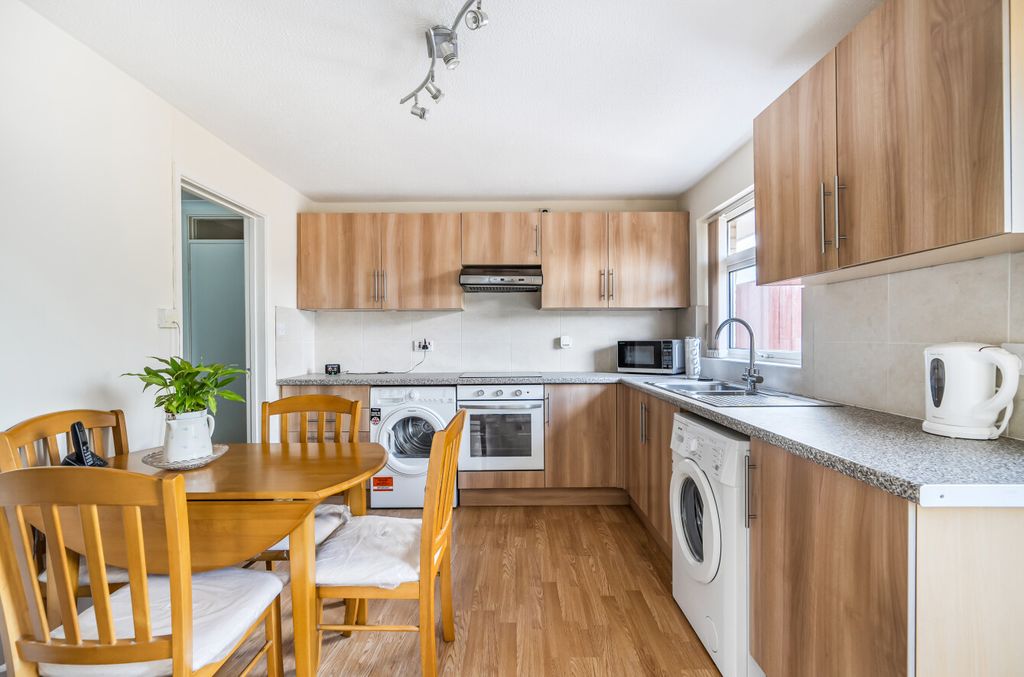 Property photo 2 of 12 15361623