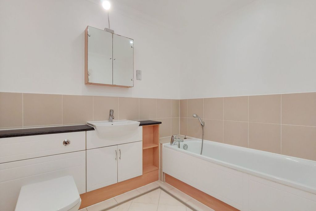 Additional image 12 of 3 bed flat for saleBridge Road, Hampton Court, East Molesey KT8
