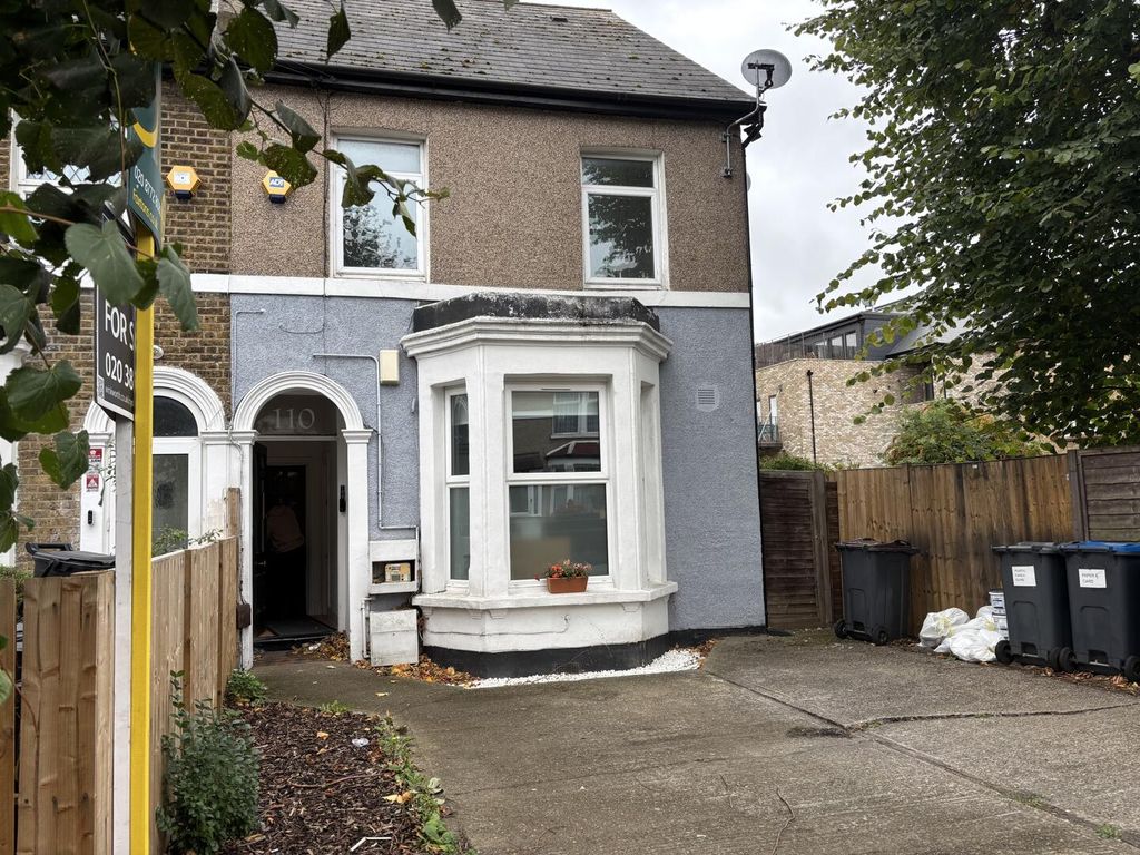 Property photo 1 of 6 Front (Exterior)