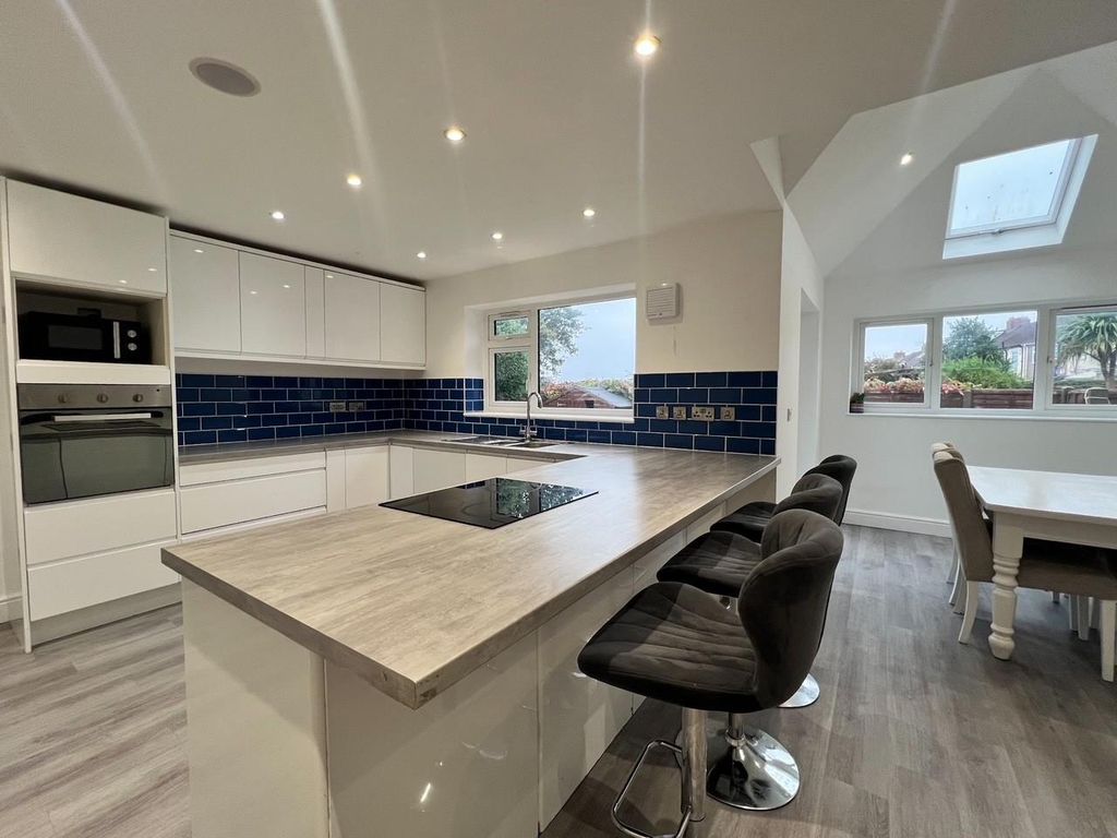 Property photo 1 of 17 Kitchen