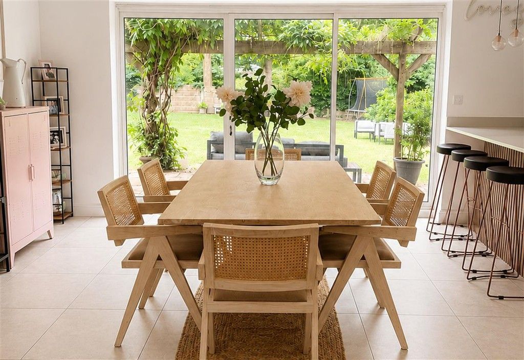 Property photo 3 of 18 Dining Area