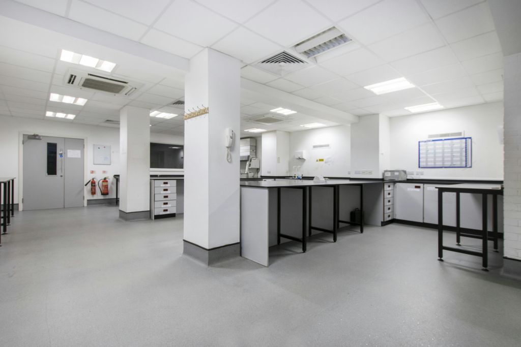 Property photo 2 of 11 6-9 Bridgewater Square, Ec2 Picture No. 1