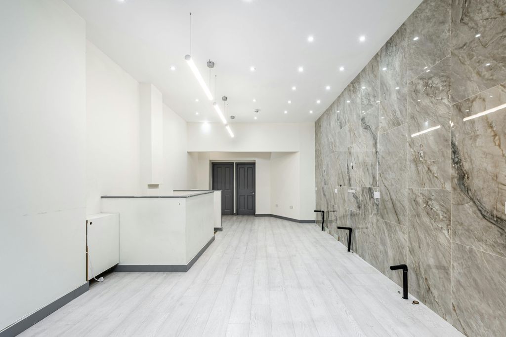 Property photo 2 of 11 Hackney Rd 10  Low Res 3.Jpg