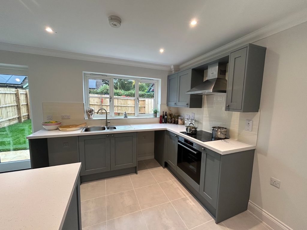 Property photo 3 of 10 Kitchen/Diner