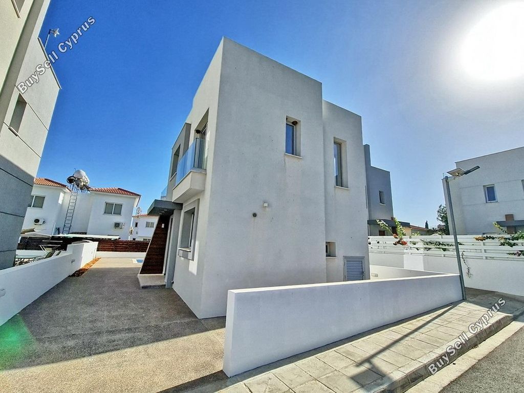 Property photo 3 of 28