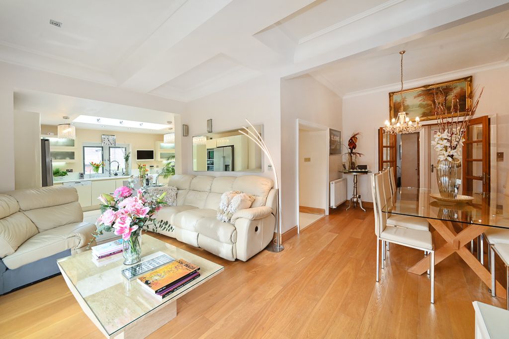 Property photo 2 of 23