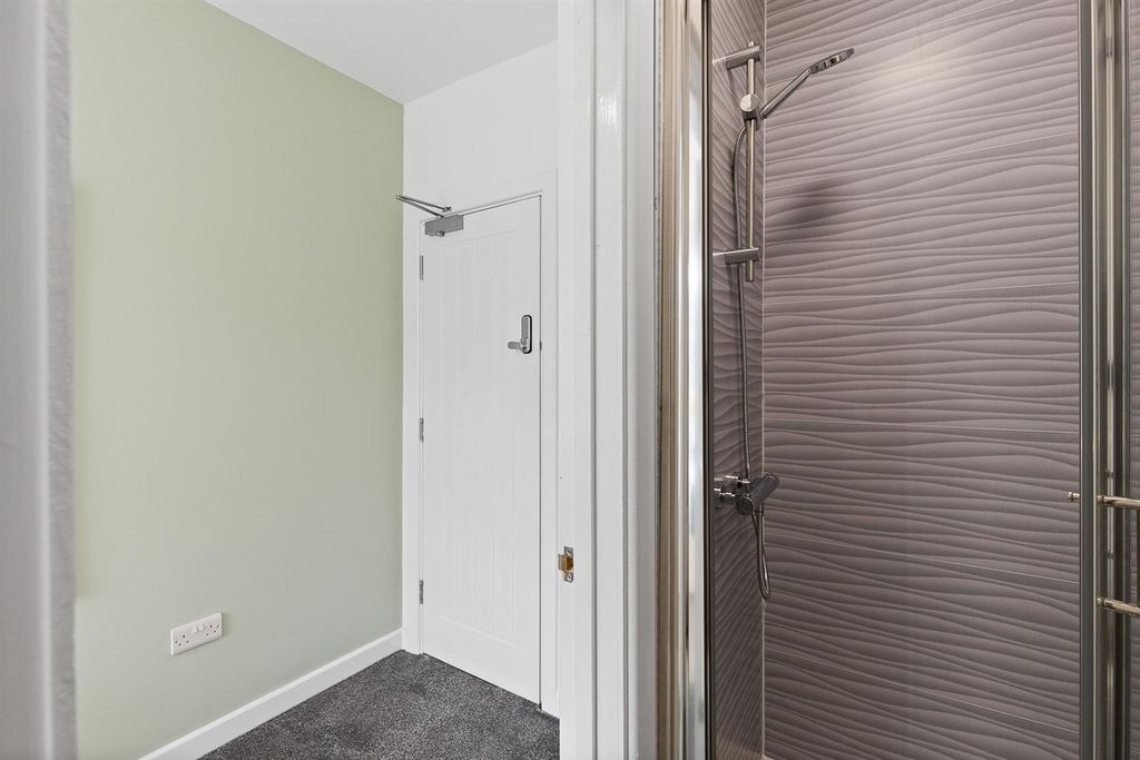 Property photo 2 of 10 Room4(3).Jpg