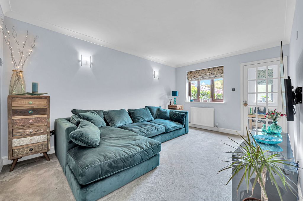 Property photo 2 of 12