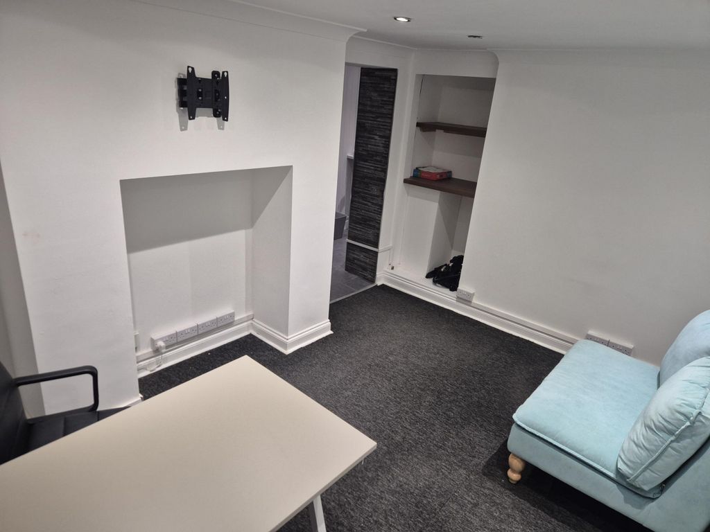 Property photo 3 of 6 Gallery