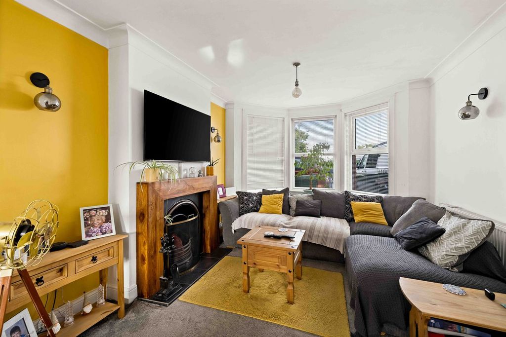 Property photo 2 of 17