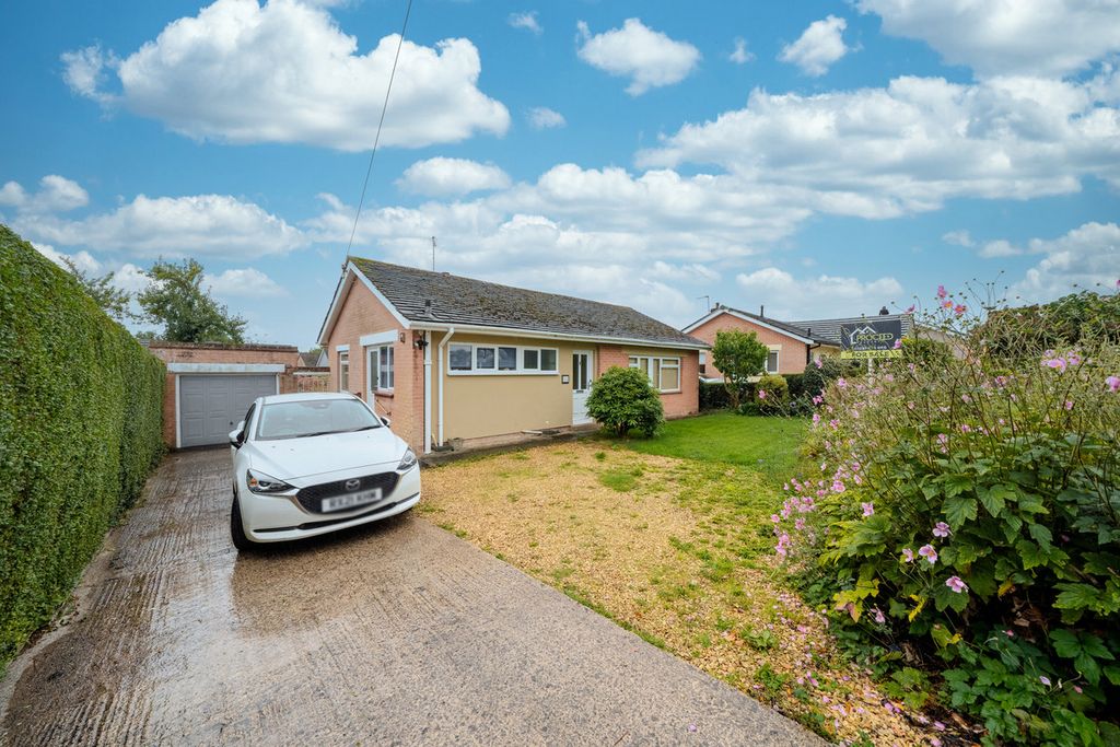 Property photo 2 of 28