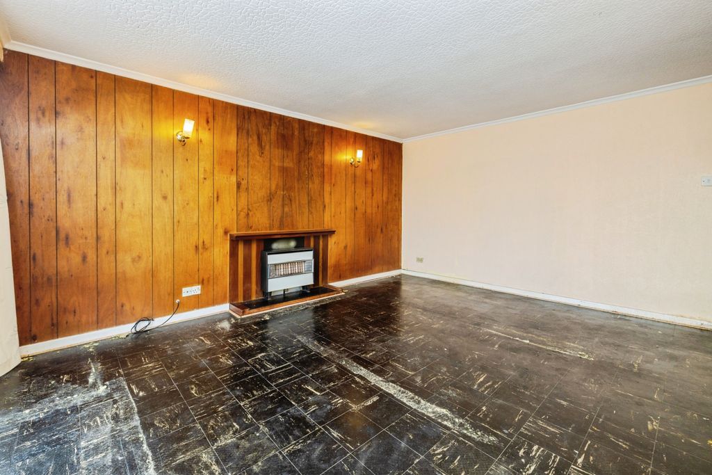 Property photo 3 of 15 Front Reception