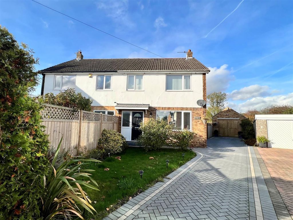 Property photo 1 of 17 Sandfield Close.Jpg