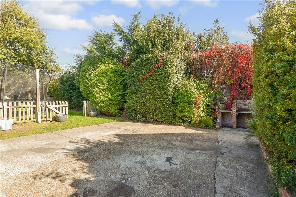 Property photo 1 of 14 Driveway/Parking