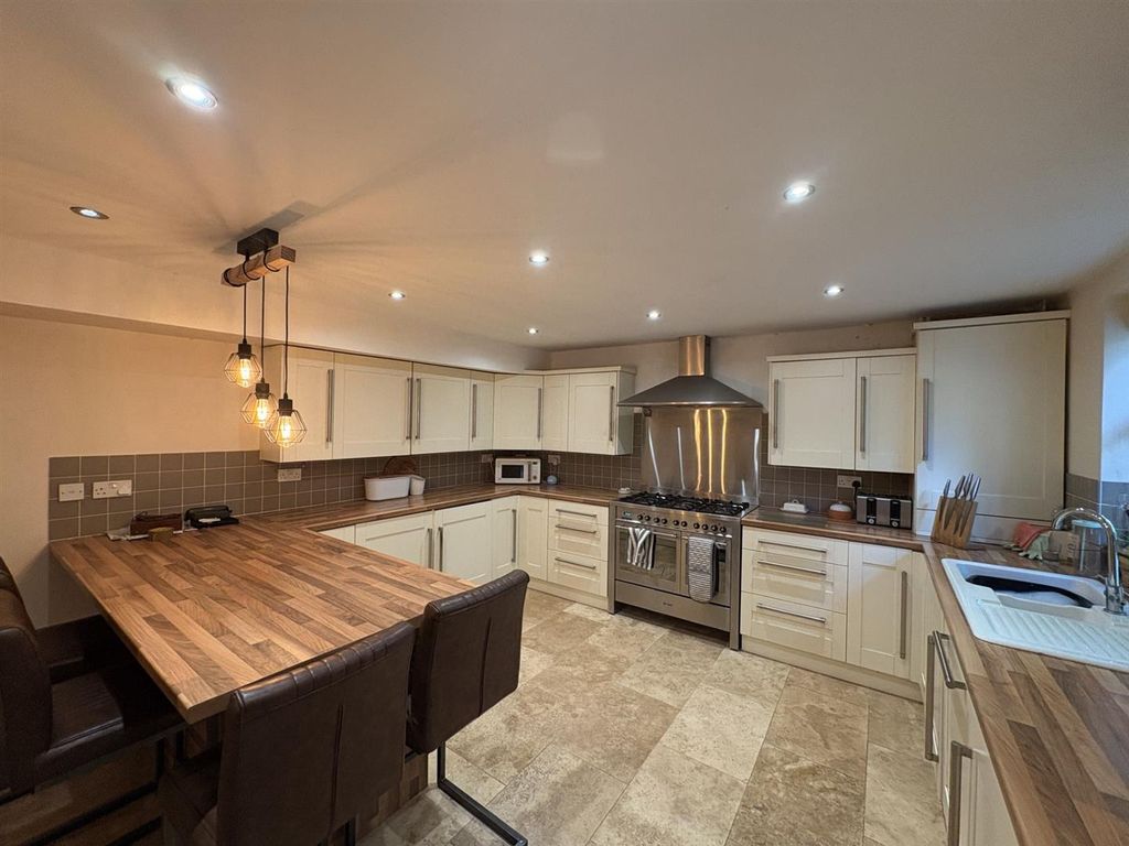 Property photo 2 of 6 Kitchen.Jpg