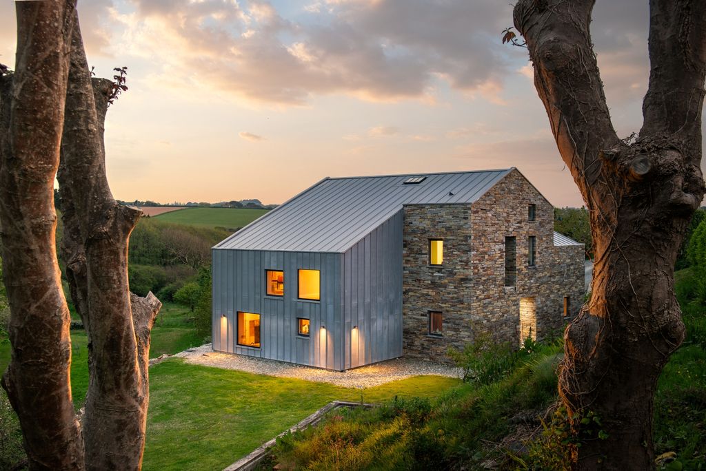 Property photo 1 of 35 Hay House