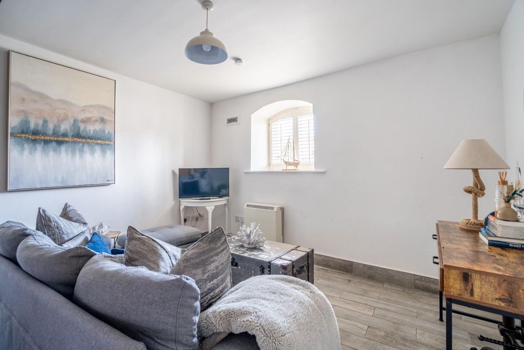Property photo 2 of 16 Wq-15.Jpg