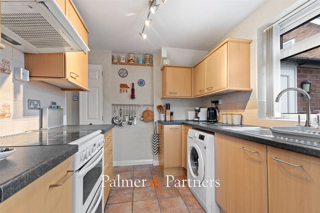 Property photo 2 of 24 Picture No. 12