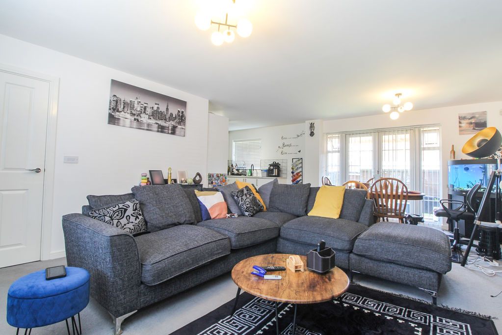 Property photo 3 of 17 Living Room