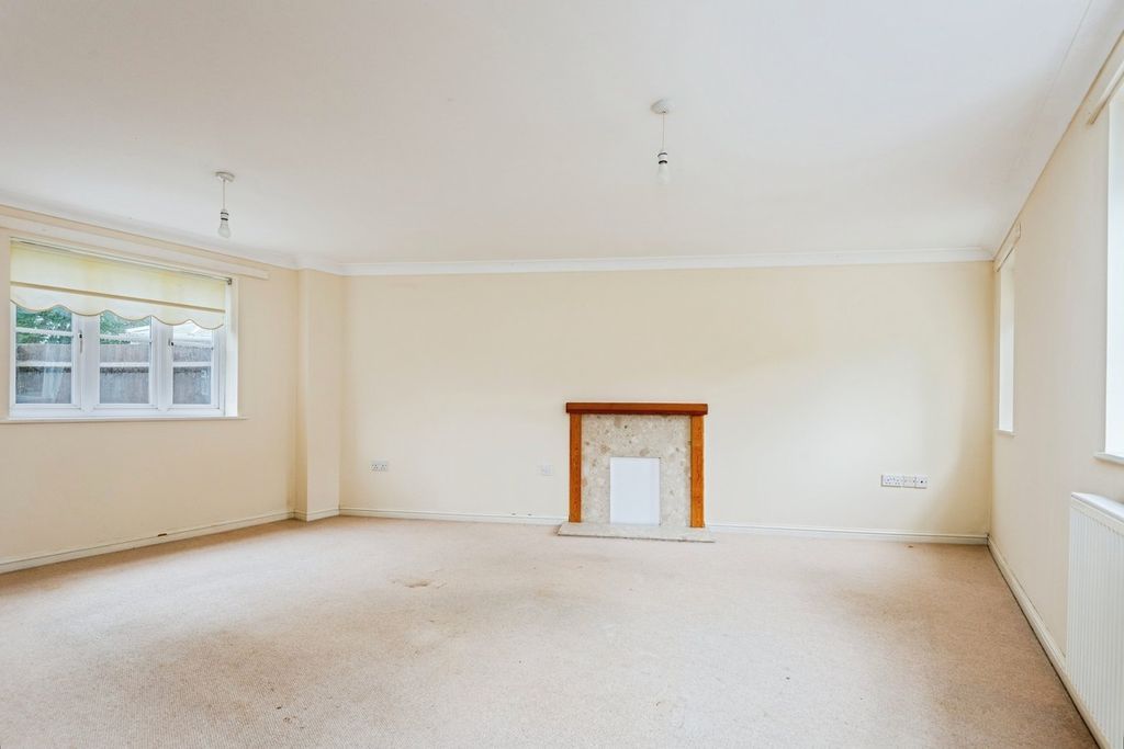 Property photo 2 of 21