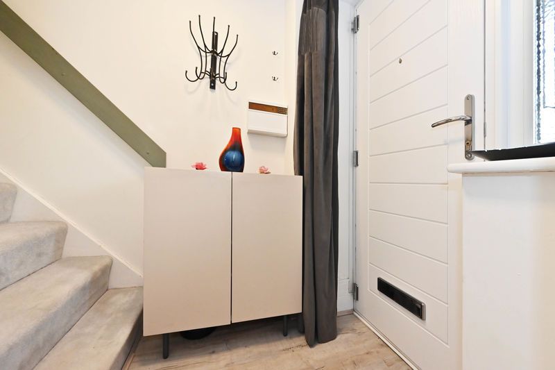 Property photo 3 of 35 Entrance Hall