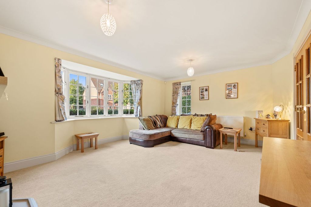 Property photo 3 of 37