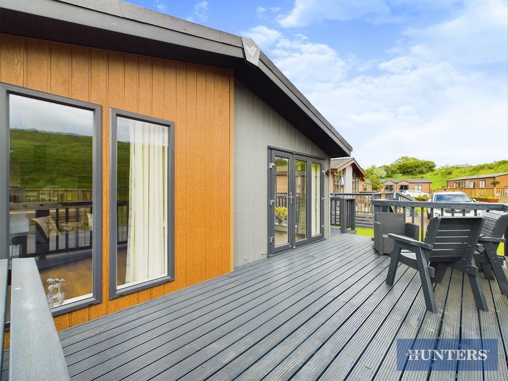 Property photo 1 of 19 Cam01994G0-Pr0045-Still031.Jpg