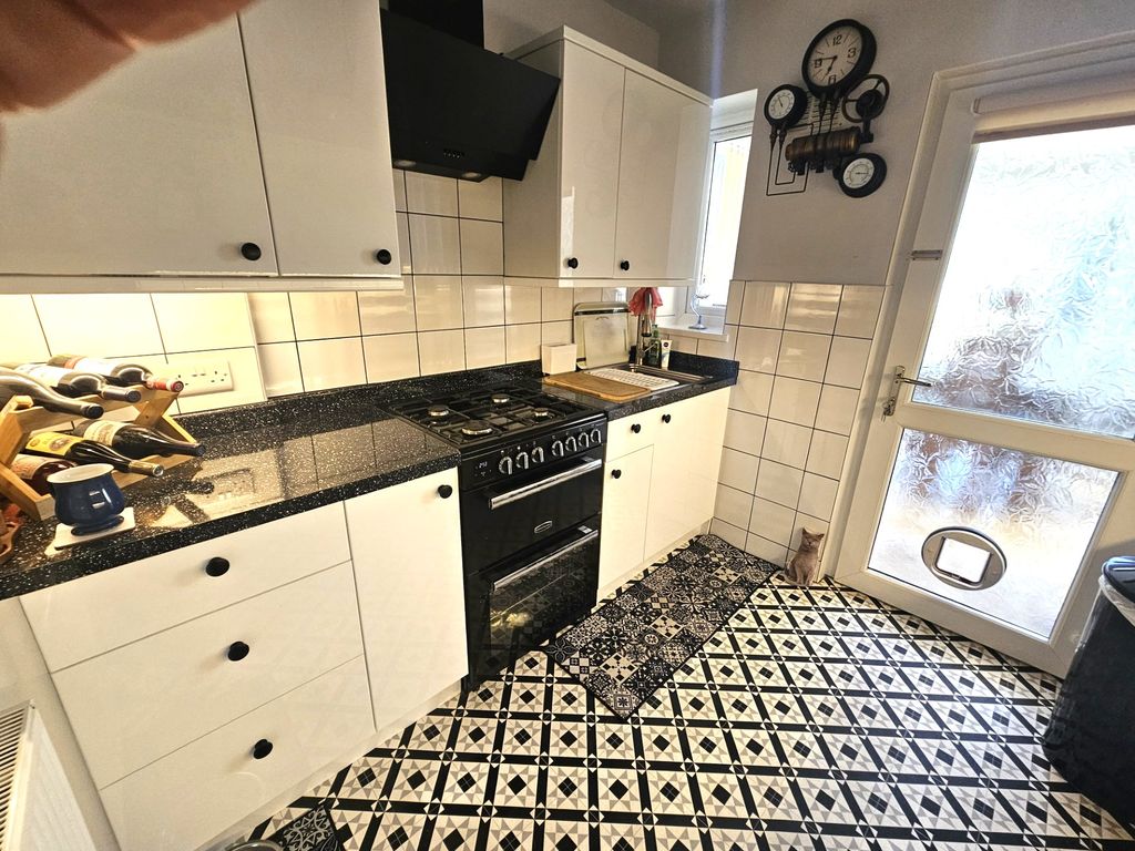 Property photo 1 of 20 Kitchen
