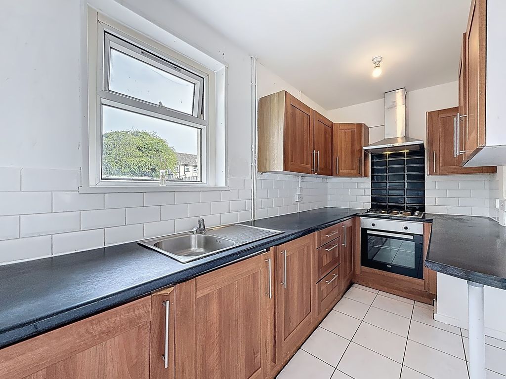 Property photo 3 of 17 Kitchen