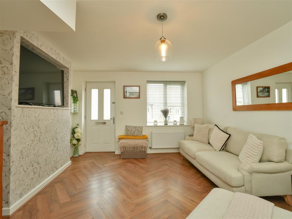 Property photo 3 of 20 Living Room