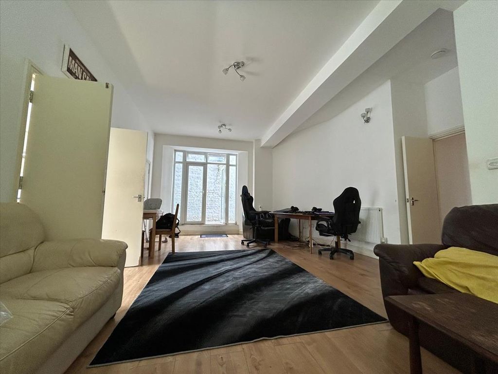 Property photo 3 of 8