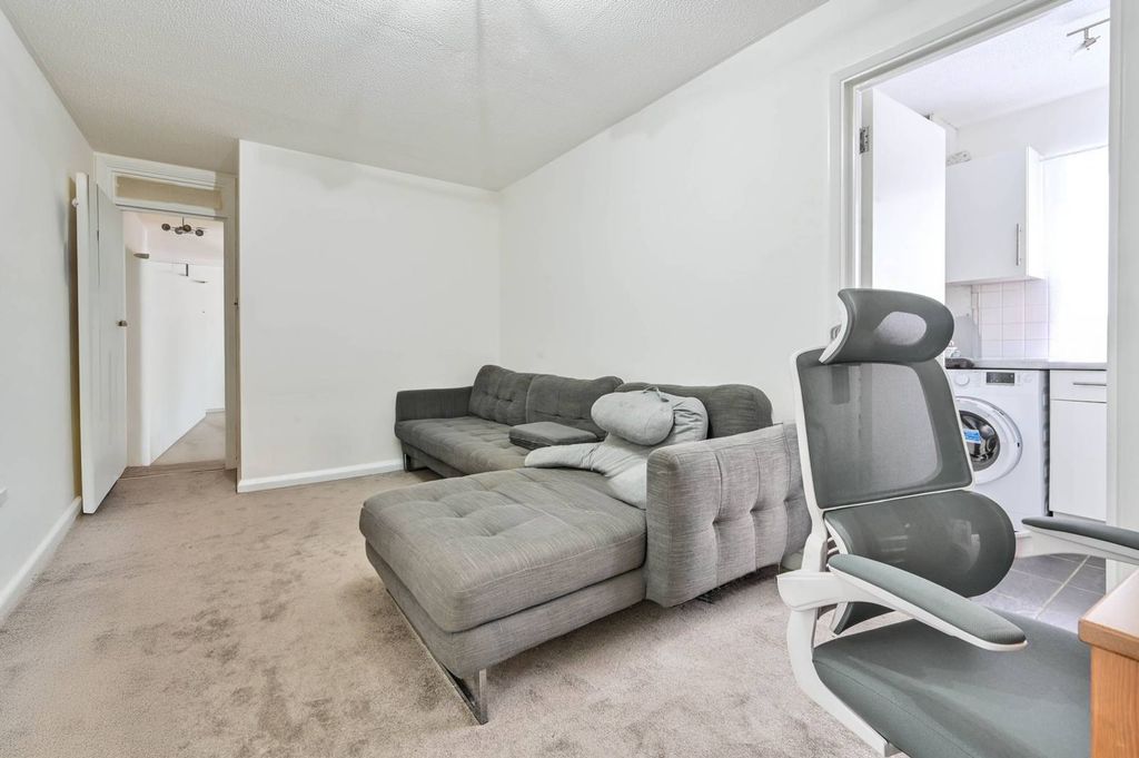 Property photo 2 of 6