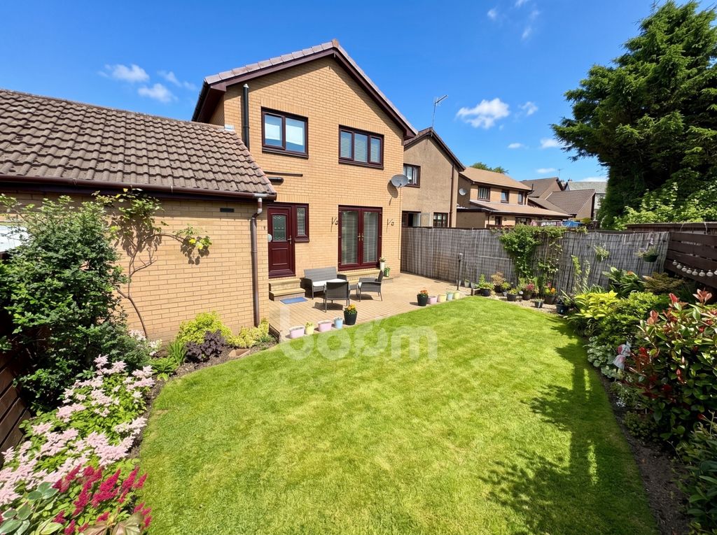 Property photo 3 of 24 Glebe Court, Beith Garden Shot