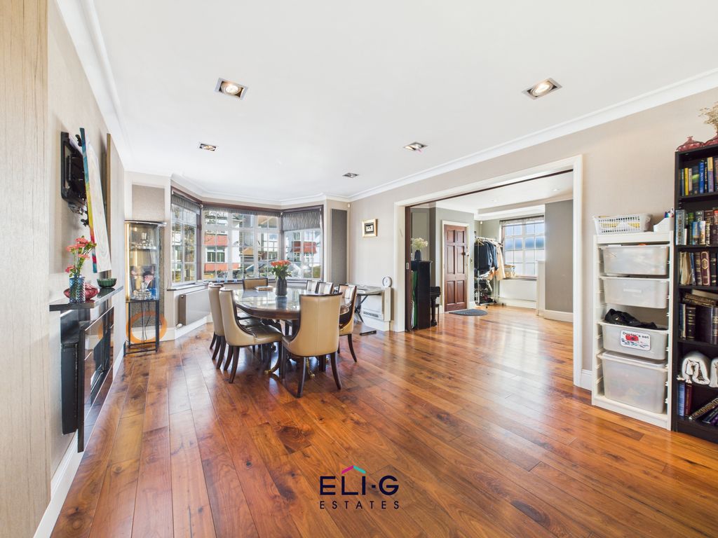 Property photo 3 of 18 Gallery